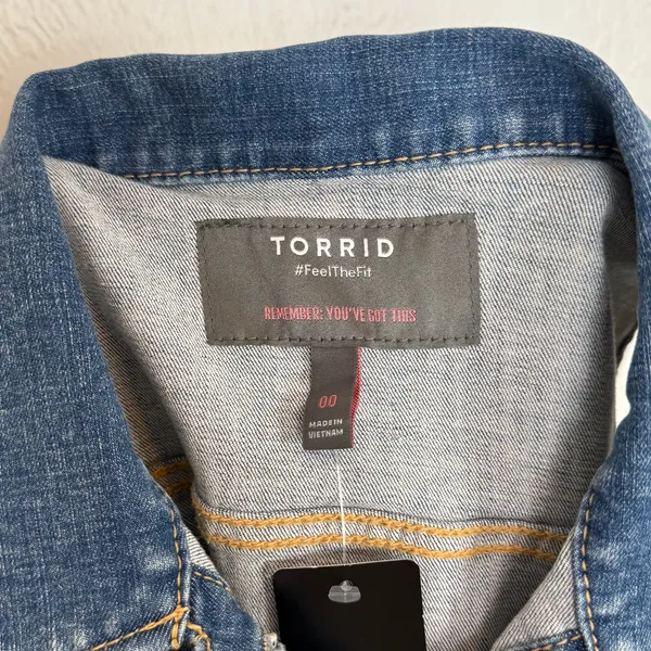 Torrid Denim Vintage Stretch Crop Denim Jean Vest Size 00 M/L NWT - Image 3