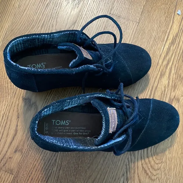 TOMS Black Suede Wedge Ankle Boots Lace Up Women US 6.5 Wide‎ - Image 2