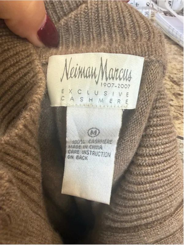 Women's Neiman Marcus Cashmere Cardigan Sweater Size M Beige - Image 4