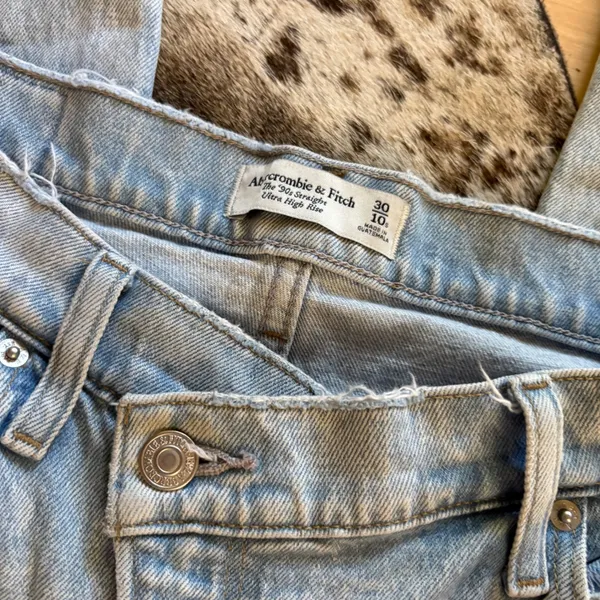 ABERCROMBIE & FITCH The‎ 90s Straight Ultra High Rise Cross Over Jeans Size 10S - Image 3
