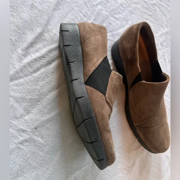 Clarks Women’s Slip-On Leather - Image 3