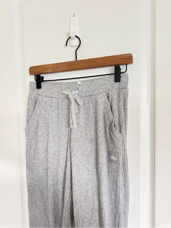 Alo Yoga Muse Sweatpant in Grey - Image 4