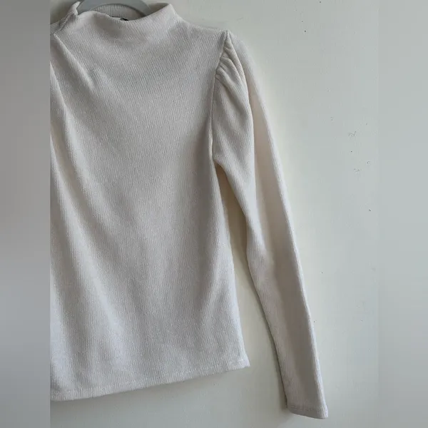 Express Cream Women's Mock Neck Long Sleeves Sweater Size XS/TP - Image 4
