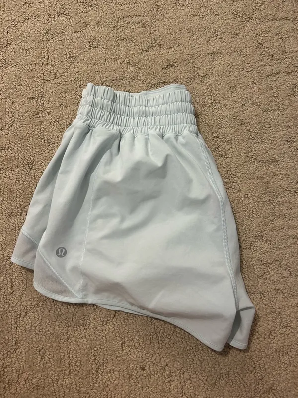 Lululemon Hotty Hot Shorts 2.5" High-Rise - Image 3
