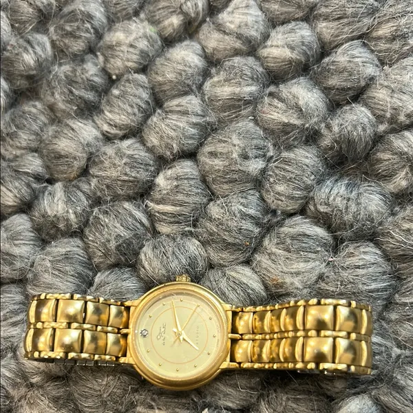 Oscar De La Renta Vintage Ladies Quartz Watch Gold Tone 237-5Y30 - Image 2