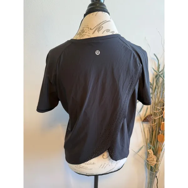 Lululemon Womens Black Split Back Laser Cut‎ Short Sleeve Athletic Top Size 8 - Image 3