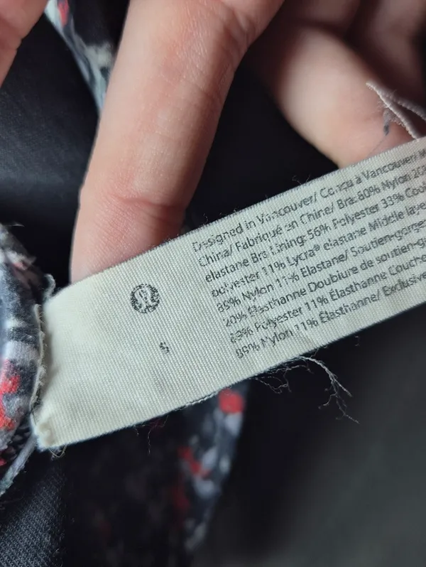 lululemon athletica Black Floral Strappy Sports Bra Size 6 - Red & White Accent - Image 3