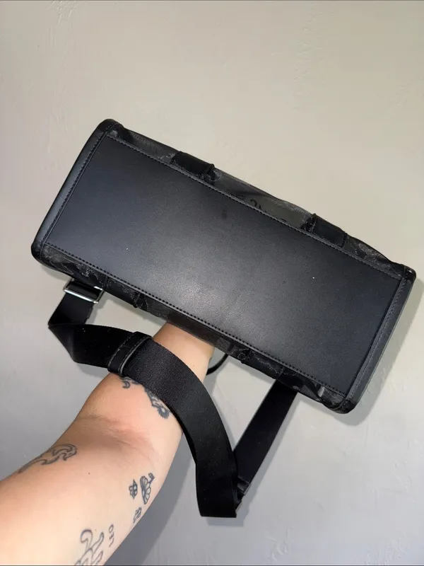 Marc Jacobs The Mesh Medium Tote Bag Blackout + Dust Bag - Image 3