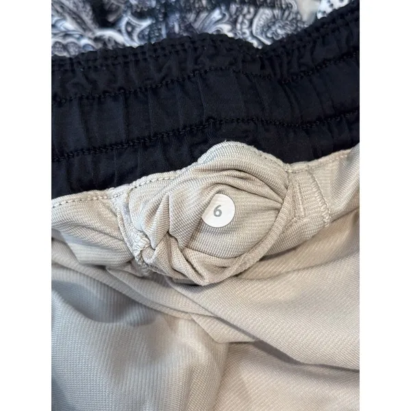 Lululemon Women Shorts Black Hotty Hot Paisley Low Rise Stretch Athletic Size 6 - Image 4