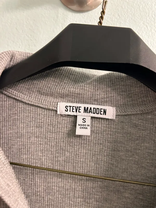Steve Madden Grey V-Neck Long sleeve Tops - Image 3