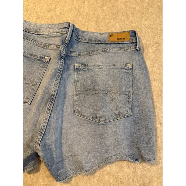 Denizen from Levis Womens Distressed Denim Shorts Light Wash Raw Hem Size 14 - Image 4