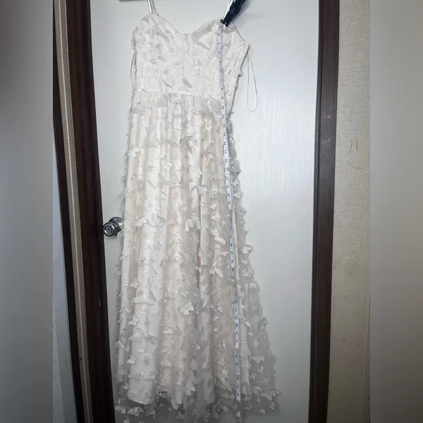 Thirty Thirty Elegant Cream Maxi Dress with Floral Accents - Image 5