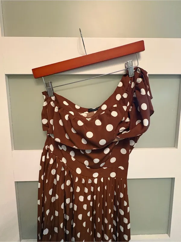 Pretty Little Thing Women's One-Shoulder Brown Polka Dot Midi Dress Size 4 - Image 4