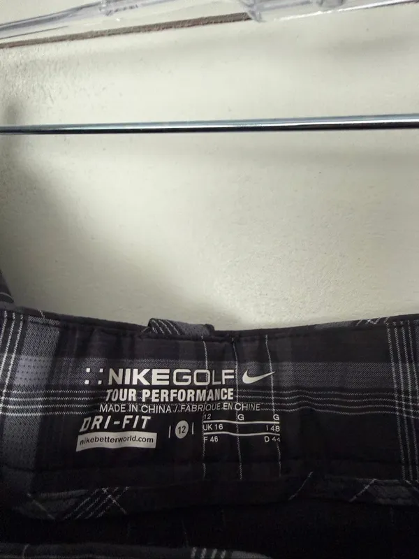 Nike Golf Women’s 12 Plaid Patterned Athletic Pants - Image 2