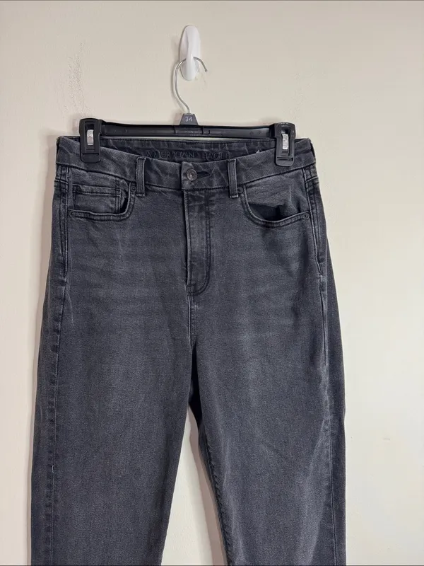 American Eagle Outfitters Washed Black High-Rise Stretch Curvy Mom Jean size 4 - Image 3