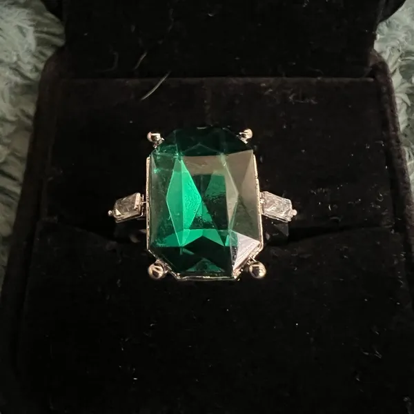 Gorgeous Stainless Steel Silver with Faux Emerald Ring Size 7 - Image 2