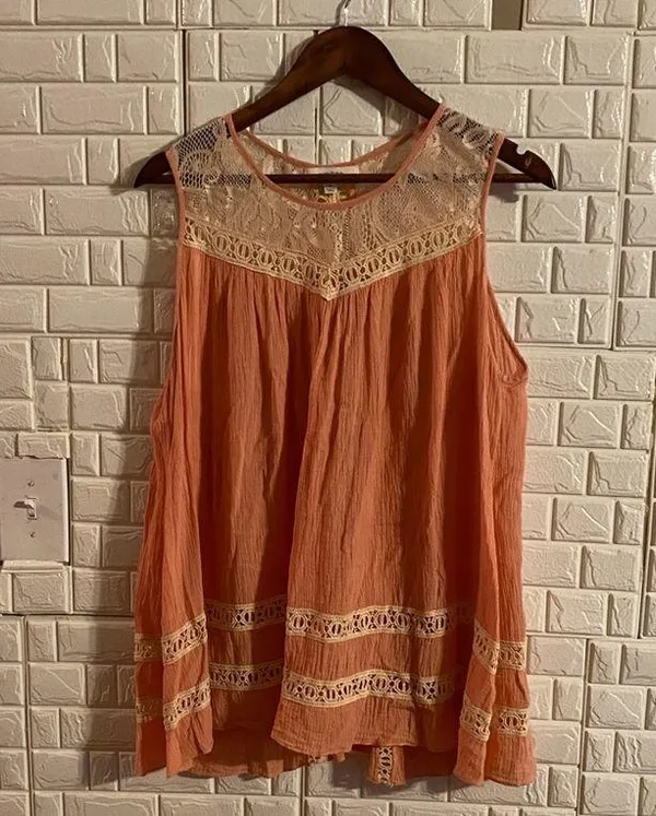 Umgee women’s blouse opening on back medium p1 - Image 2