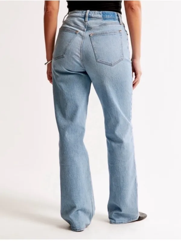 $100 Abercrombie & Fitch 90's high rise relaxed jeans in light wash 34/18R - Image 3