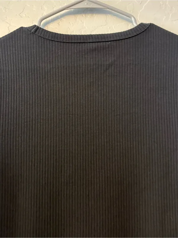 Gap black short sleeve rib tee size medium tall - Image 13