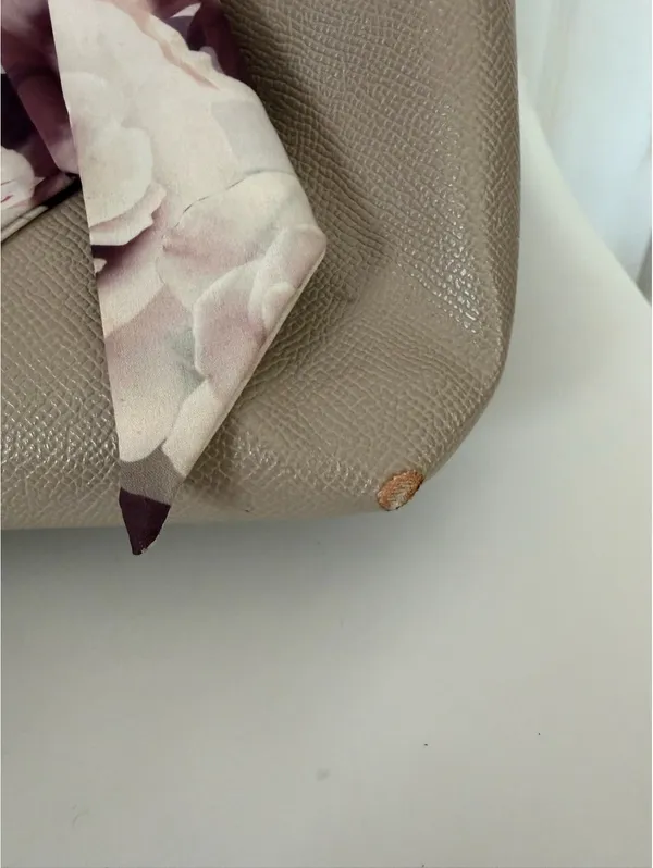 Betsy Johnson Taupe floral scarf tote bag - Image 5