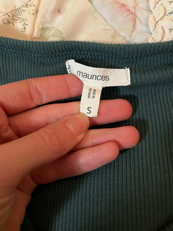 Maurices Top Women’s Long Sleeve small - Image 3
