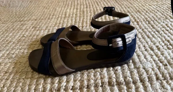 Marni Leather & Suede Flat Sandals Navy Bronze Ankle Strap Size 35 - Image 2