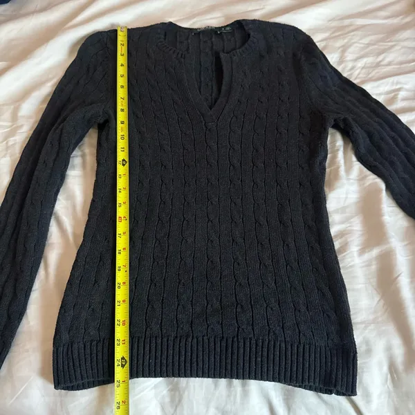 Lauren Ralph Lauren Cable-Knit V-Neck Sweater Medium - Image 7