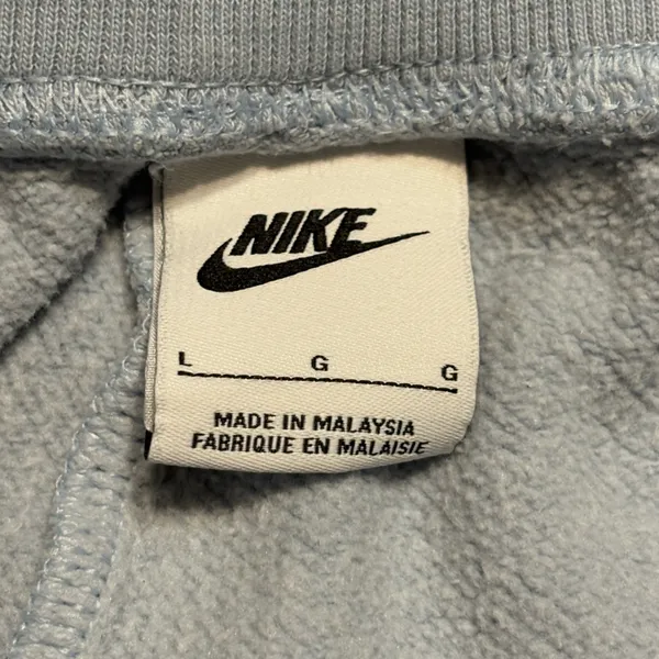 Nike Women's Athletic Shorts in Light Blue. Front pockets with white check Sz L - Image 5