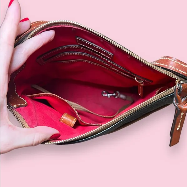 Vintage Dooney & Bourke CLAREMONT Cross Body Pebbled Leather Purse - Image 5
