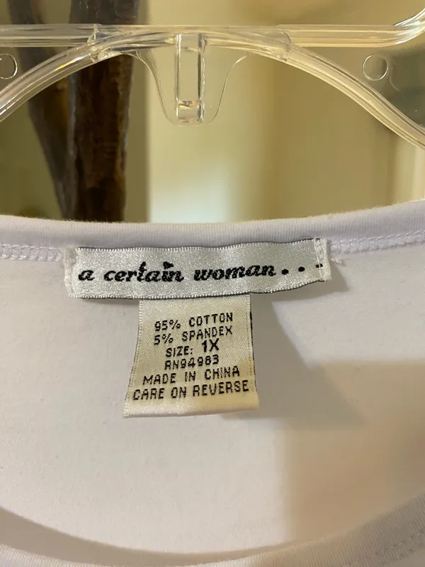 White tee shirt with Leo emblem Size 1X - Image 9