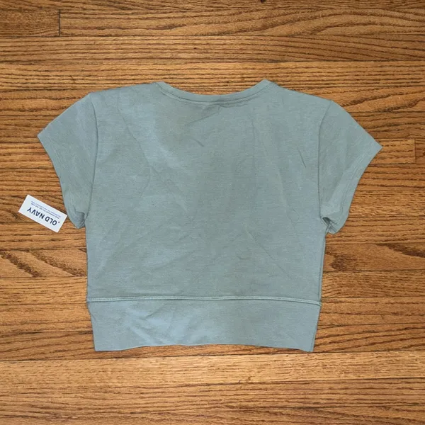 Old navy tshirt - Image 3
