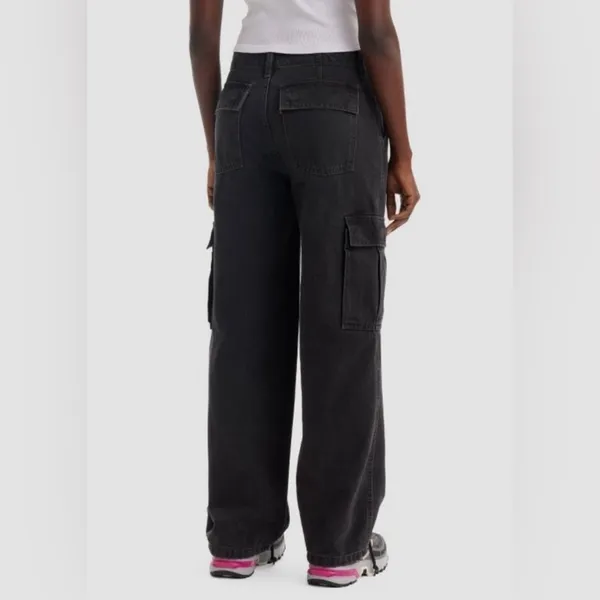 Levi’s ‘94 Baggy Wide Leg Cargo Jeans Size 28 in Black‎ - Image 3