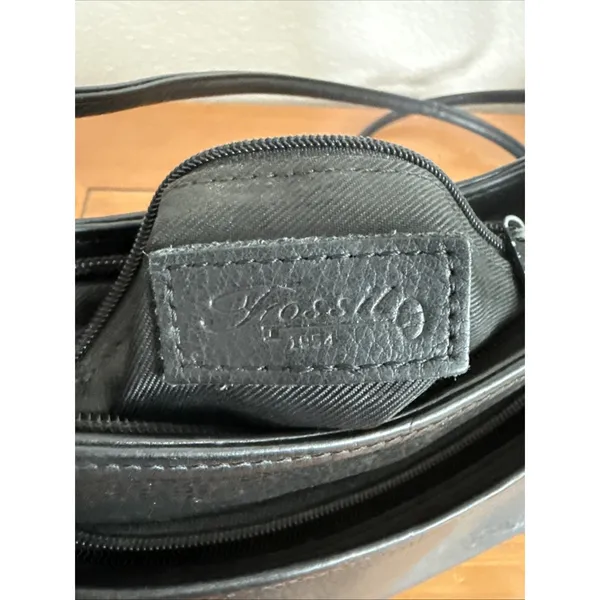 Vintage Y2K Minimalist Fossil Small Black Pebble Leather Crossbody Has Key Charm - Image 8