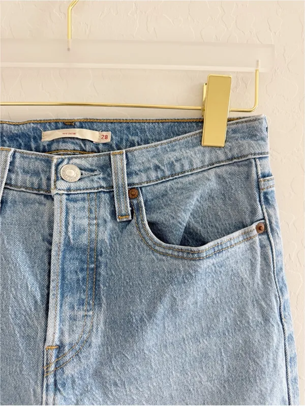 Levi's Premium Wedgie Icon Fit Jeans in Tango Light Wash Size 28 - Image 6