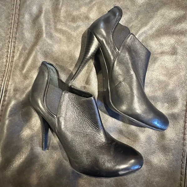 Guess black leather heal‎ booties - Image 5