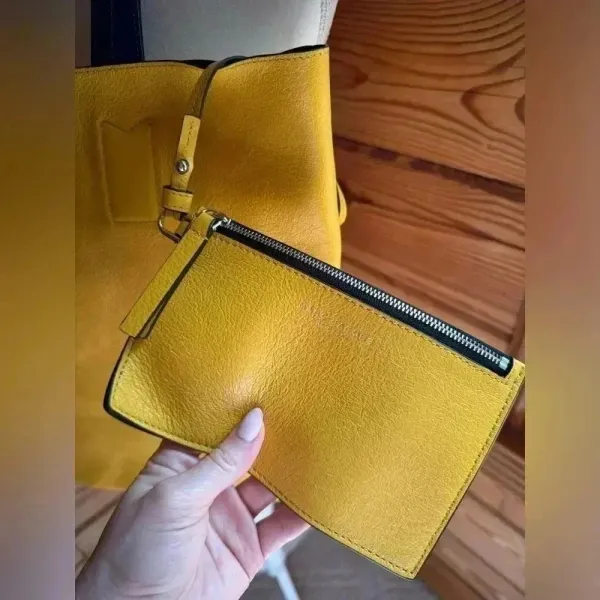 Marc Jacobs Wingman Tote Reversible Leather Tote in blue or yellow size XL - Image 9