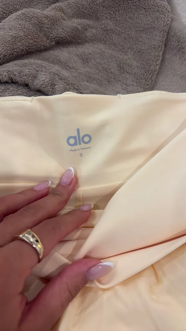 Shorts Alo candlelight yellow - Image 2
