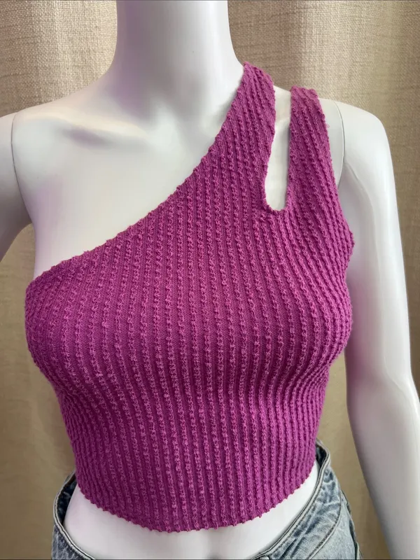 One-Shoulder Ribbed Crop Top in Magenta - Image 2