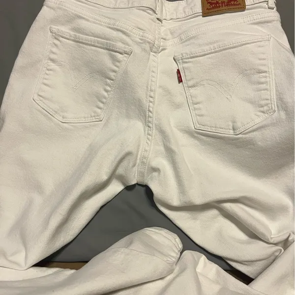 Levi's Classic White Denim Jeans size 28 - Image 6
