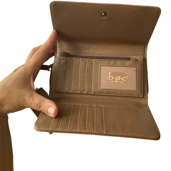 Born O Concept Floral‎ Embossed Saddle Ridge Vegan Leather Wallet - Image 4