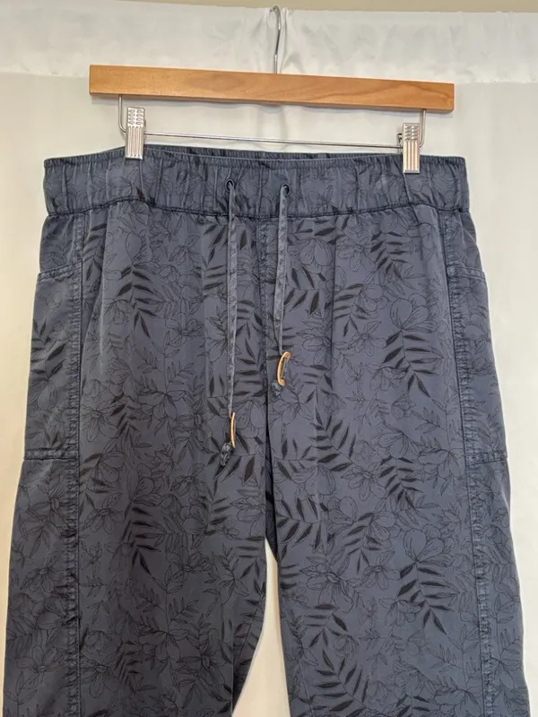 TenTree Colwood Jogger Leaf Print size‎ M - Image 2