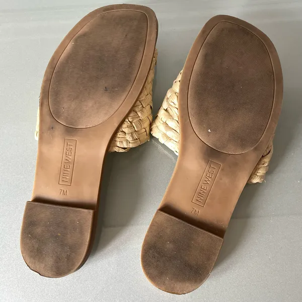 Nine West Woven Slide Sandals Women’s Size 7M Beige Raffia Flat Slip-On Summer Shoes - Image 5