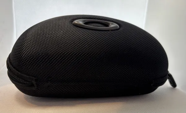 Oakley | Radar Array Soft Vault glasses case - Image 3