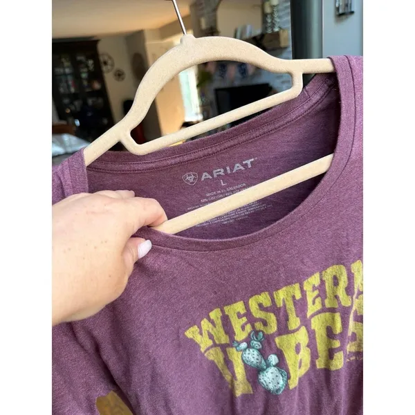 Ariat t-shirt features a maroon marl fabric distressed "WESTERN VIBES" women's L - Image 4