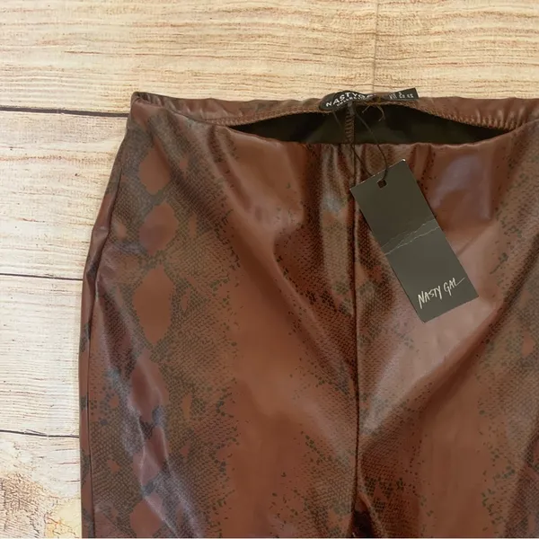 Nasty Gal faux leather snake print size 4 leggings NWT Pull On Pants - Image 13