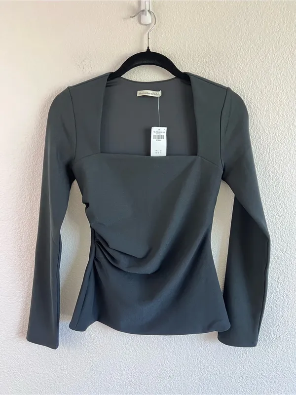 NWT Abercrombie and Fitch Women's Long Sleeve Ruched Square Neck Top Black‎ - Image 2
