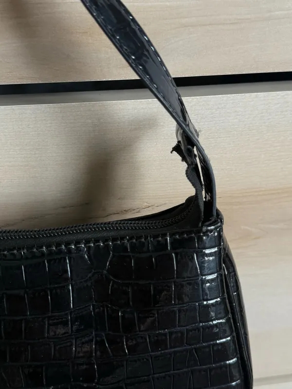 Shein Black Crocodile Baguette Bag - Image 3