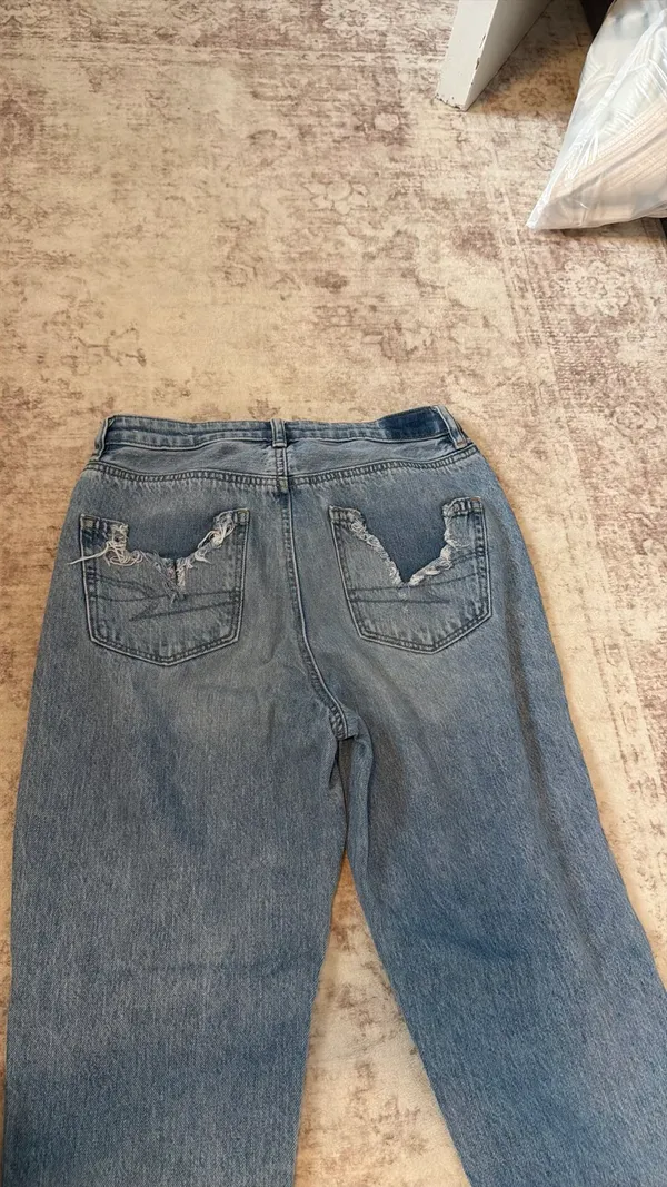 American Eagle Jeans - Image 3