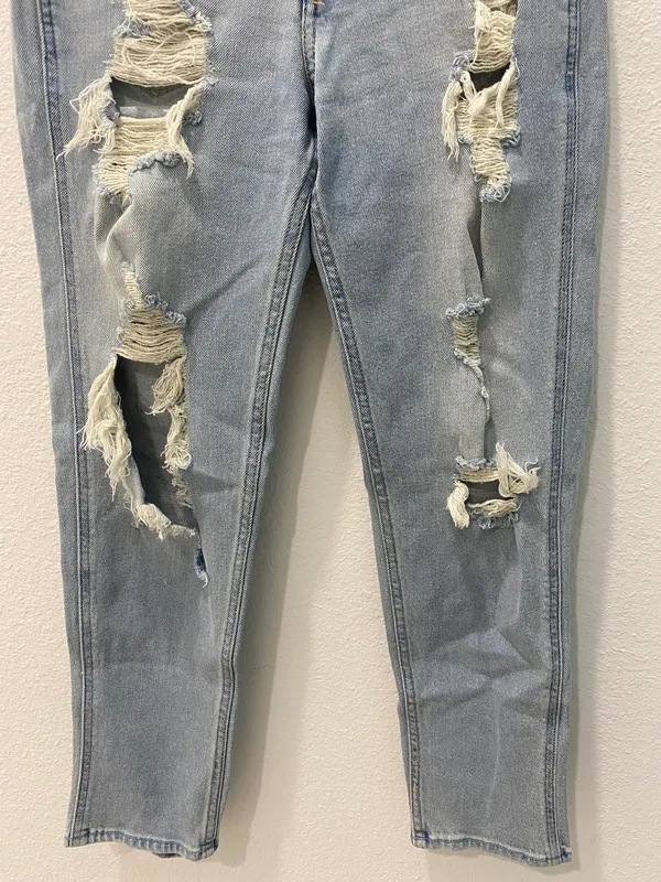 Hollister Low Rise Cropped Jeans Size 5/27 - Image 4