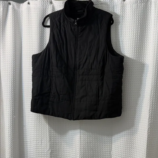 Athletic Works Women’s Black Quitted Puffer Vest Size 2X - Image 2